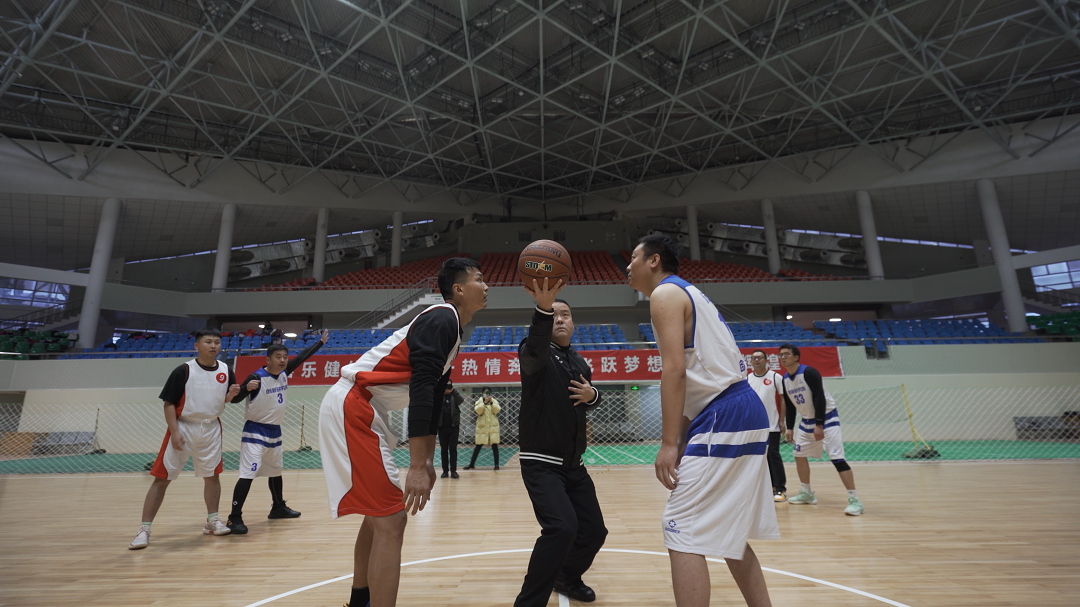 搭建合作橋梁 深化銀企合作 ——創(chuàng)新研究院與郵儲銀行漢中市分行舉行籃球友誼賽