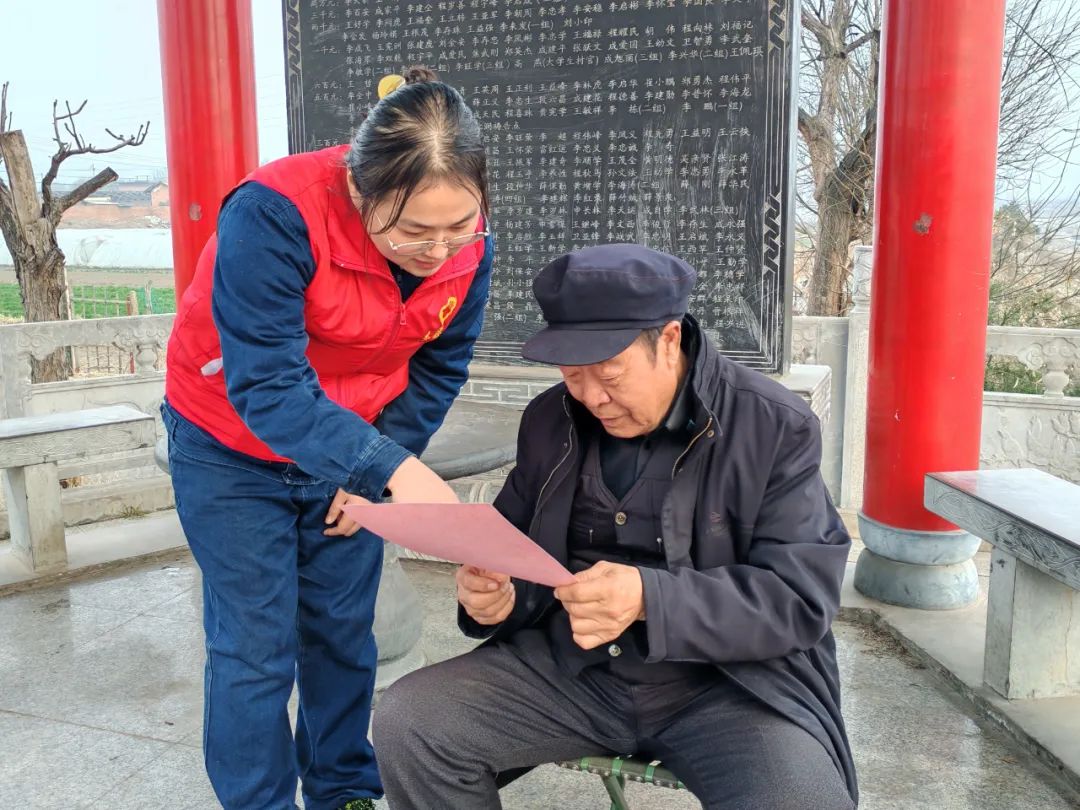 讓文明之風(fēng)浸潤鋼城 ——龍鋼公司開展“爭做文明職工 爭創(chuàng)文明鋼城”活動