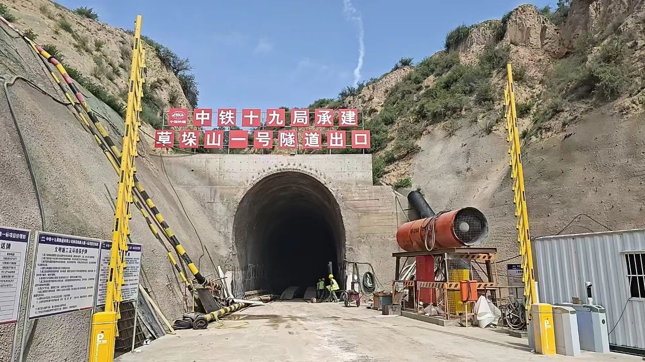 “禹龍”鋼材鑄就神瓦鐵路鋼鐵脊梁