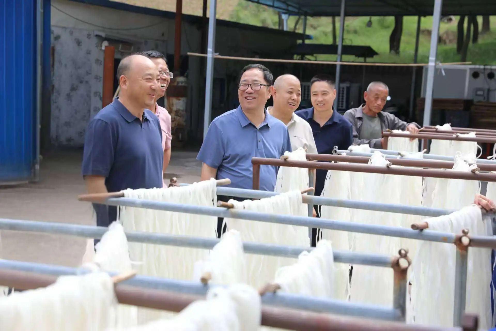 武軍強(qiáng)到西直溝村開(kāi)展助力鄉(xiāng)村振興工作調(diào)研